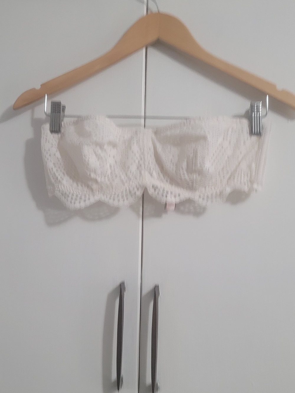 Victoria's Secret Cream Lace Bandeau Strapless Bra